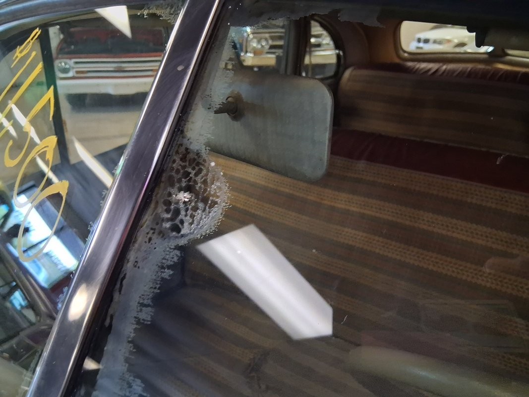 Pontiac-Six-Touring-Sedan-1938-Sedan-24