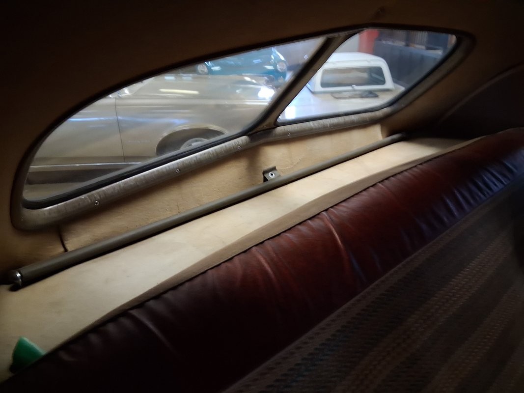 Pontiac-Six-Touring-Sedan-1938-Sedan-25