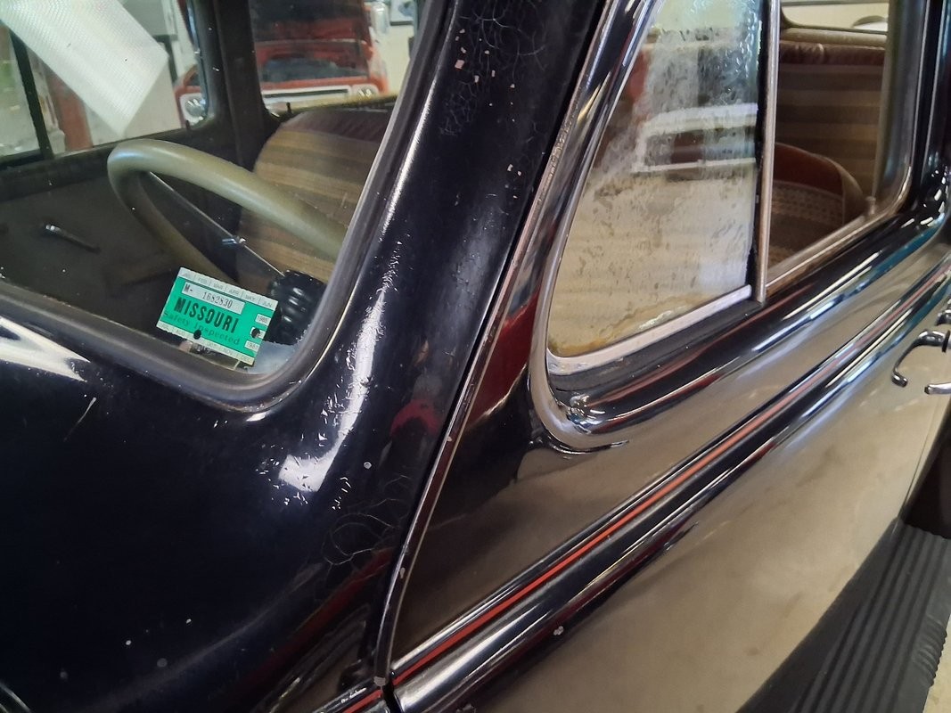 Pontiac-Six-Touring-Sedan-1938-Sedan-28