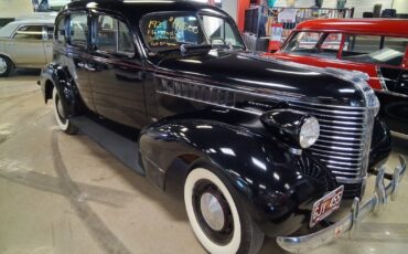 Pontiac-Six-Touring-Sedan-1938-Sedan-3