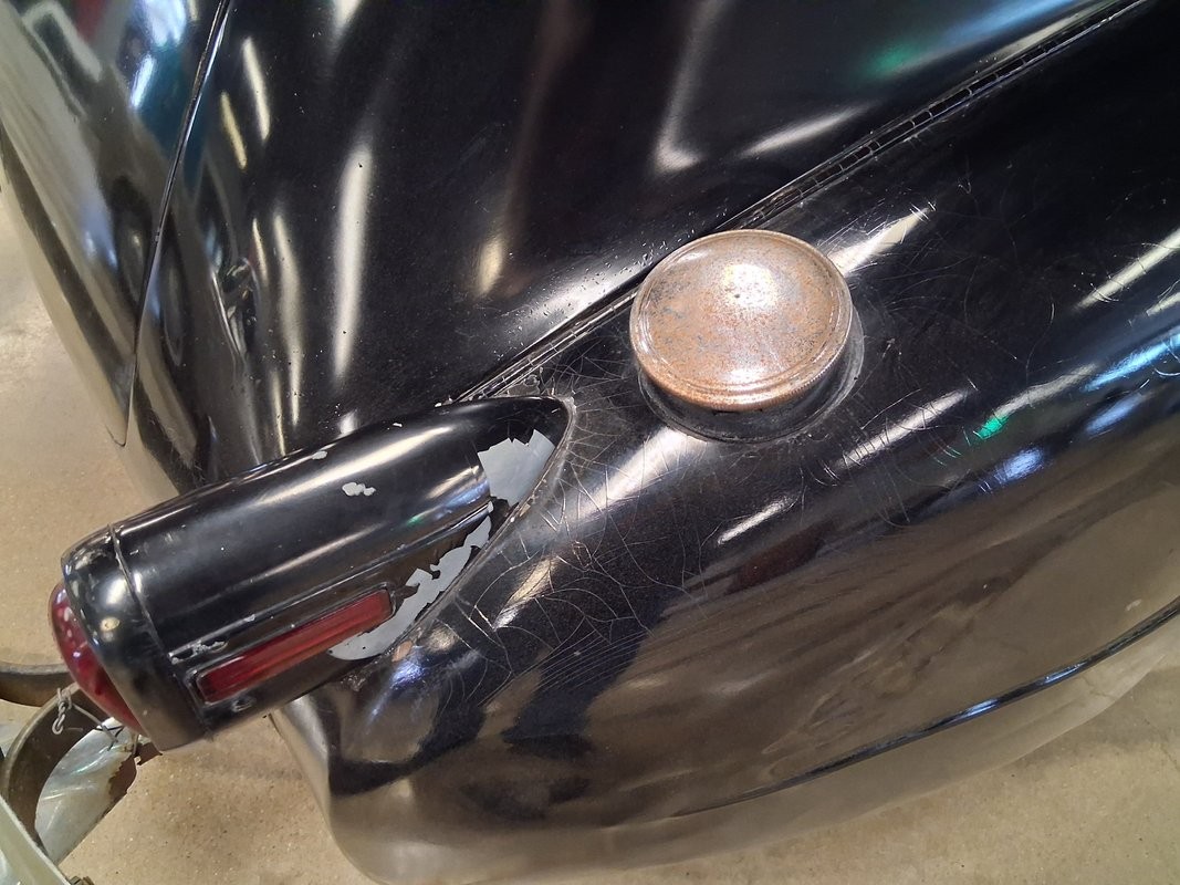 Pontiac-Six-Touring-Sedan-1938-Sedan-30