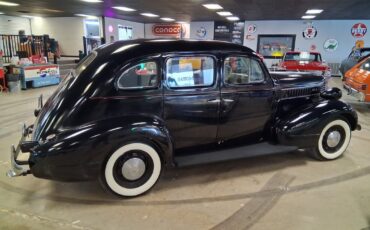 Pontiac-Six-Touring-Sedan-1938-Sedan-4