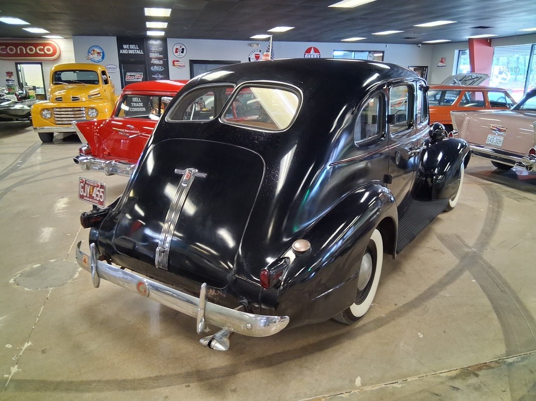 Pontiac-Six-Touring-Sedan-1938-Sedan-5