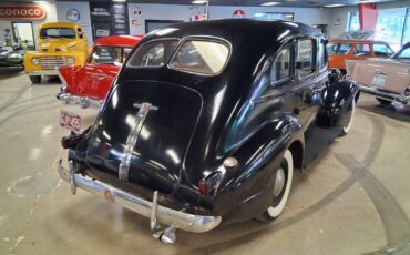 Pontiac-Six-Touring-Sedan-1938-Sedan-5