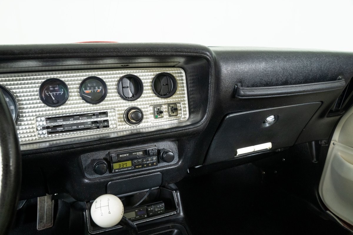 Pontiac-Trans-Am-1975-Coupe-30