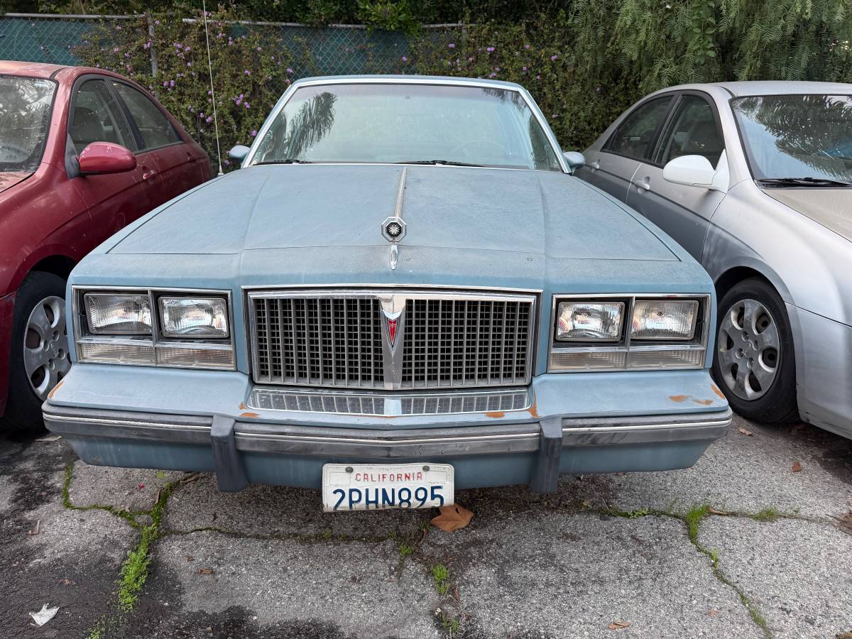 Pontiac-bonneville-1985-blue