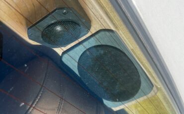 Pontiac-bonneville-1990-white-1