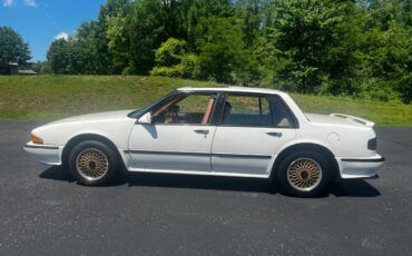 Pontiac-bonneville-1990-white-10