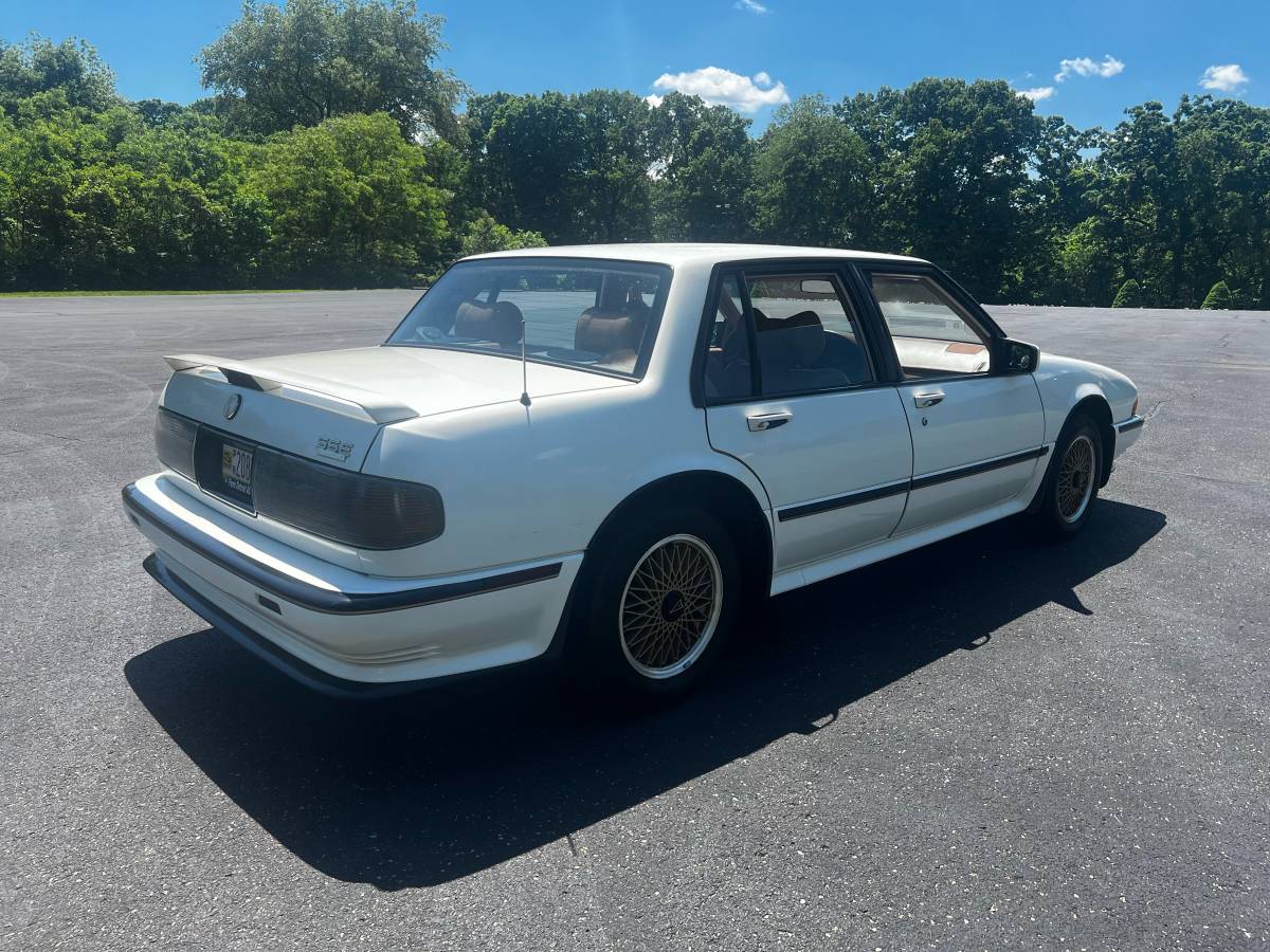 Pontiac-bonneville-1990-white-11