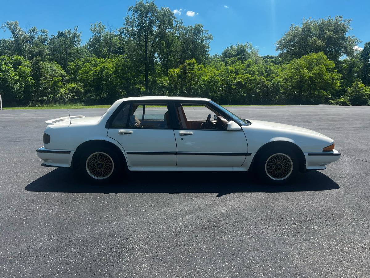 Pontiac-bonneville-1990-white-12