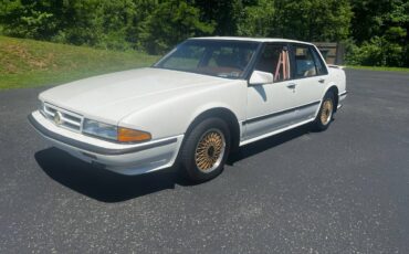 Pontiac-bonneville-1990-white-13