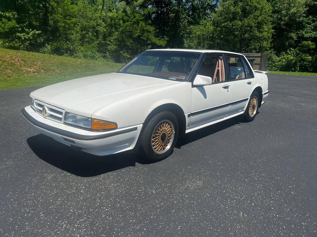 Pontiac-bonneville-1990-white-13