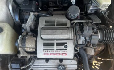 Pontiac-bonneville-1990-white-4