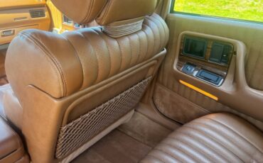 Pontiac-bonneville-1990-white-5