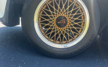 Pontiac-bonneville-1990-white-6