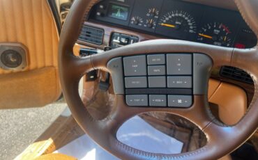 Pontiac-bonneville-1990-white-7