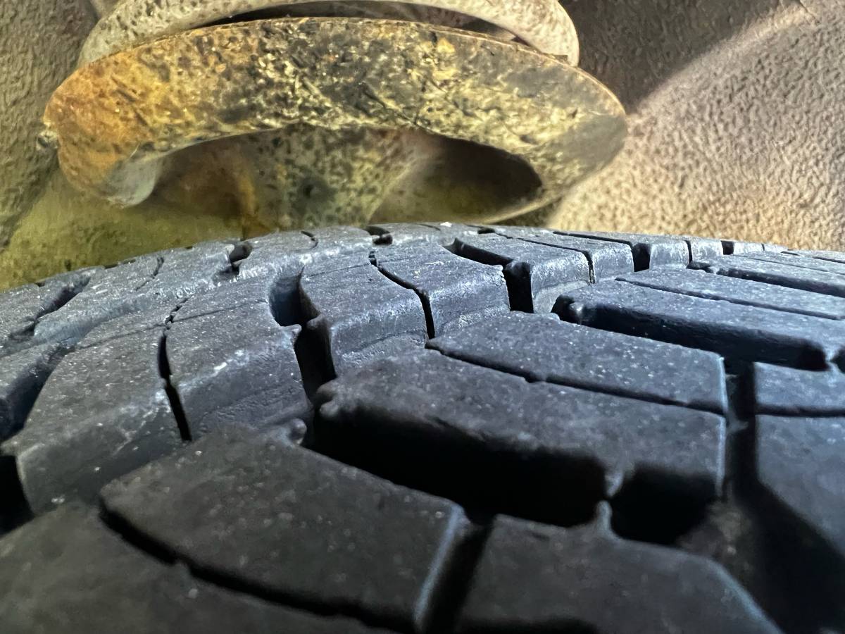 Pontiac-bonneville-1990-white-9