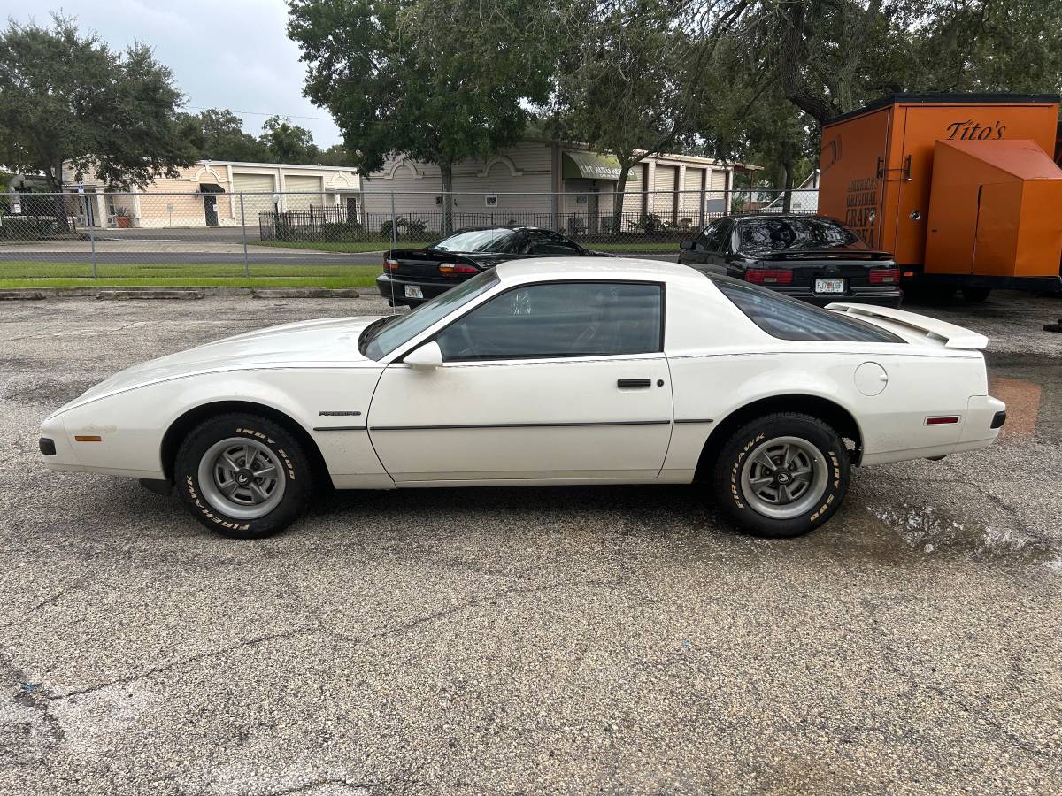 Pontiac-firebird-1986-5