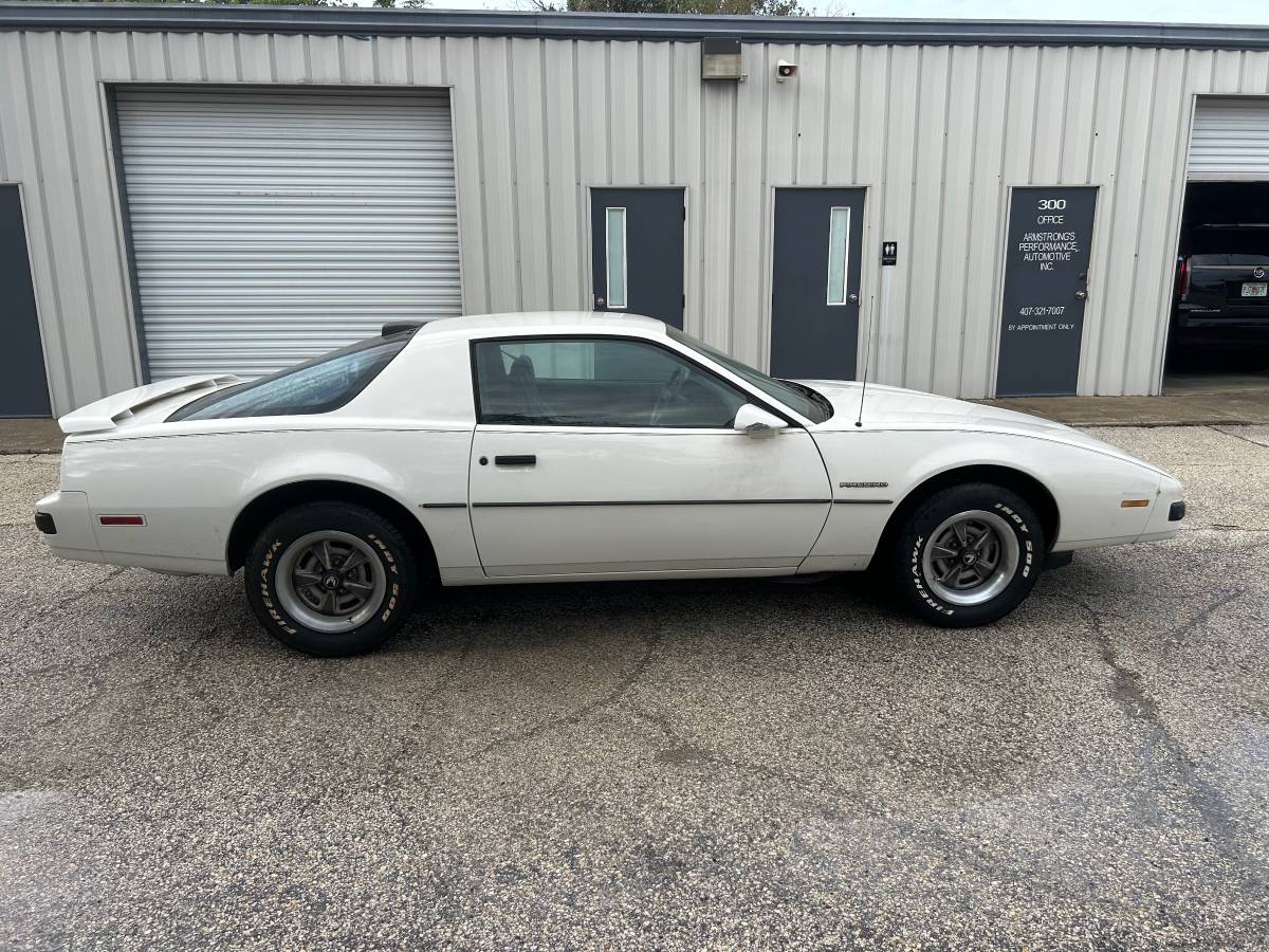 Pontiac-firebird-1986-7