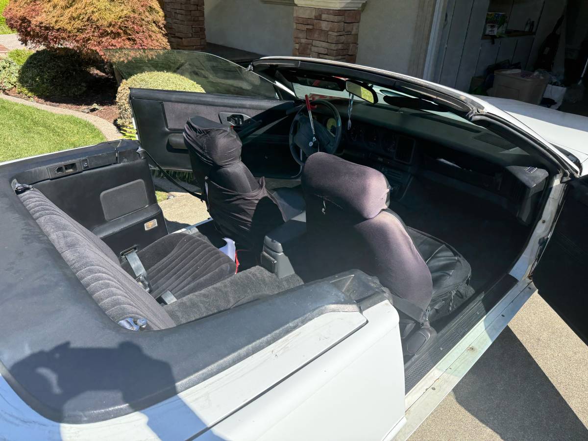 Pontiac-firebird-1991-white-1