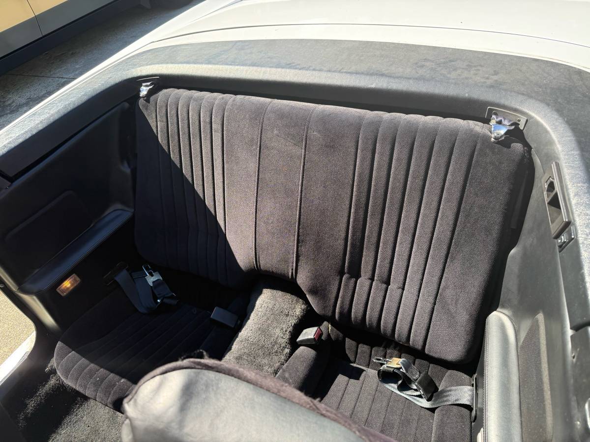 Pontiac-firebird-1991-white-10