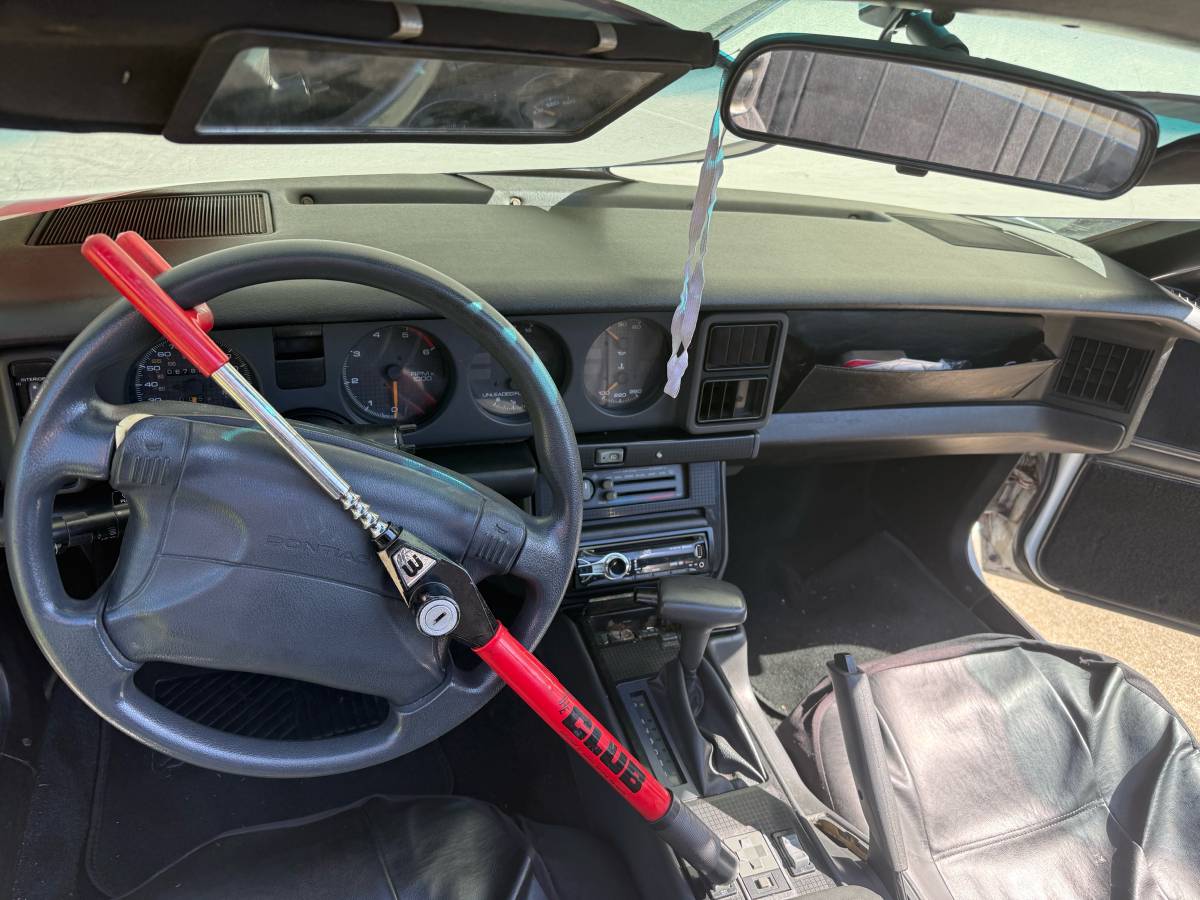 Pontiac-firebird-1991-white-11