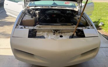 Pontiac-firebird-1991-white-4