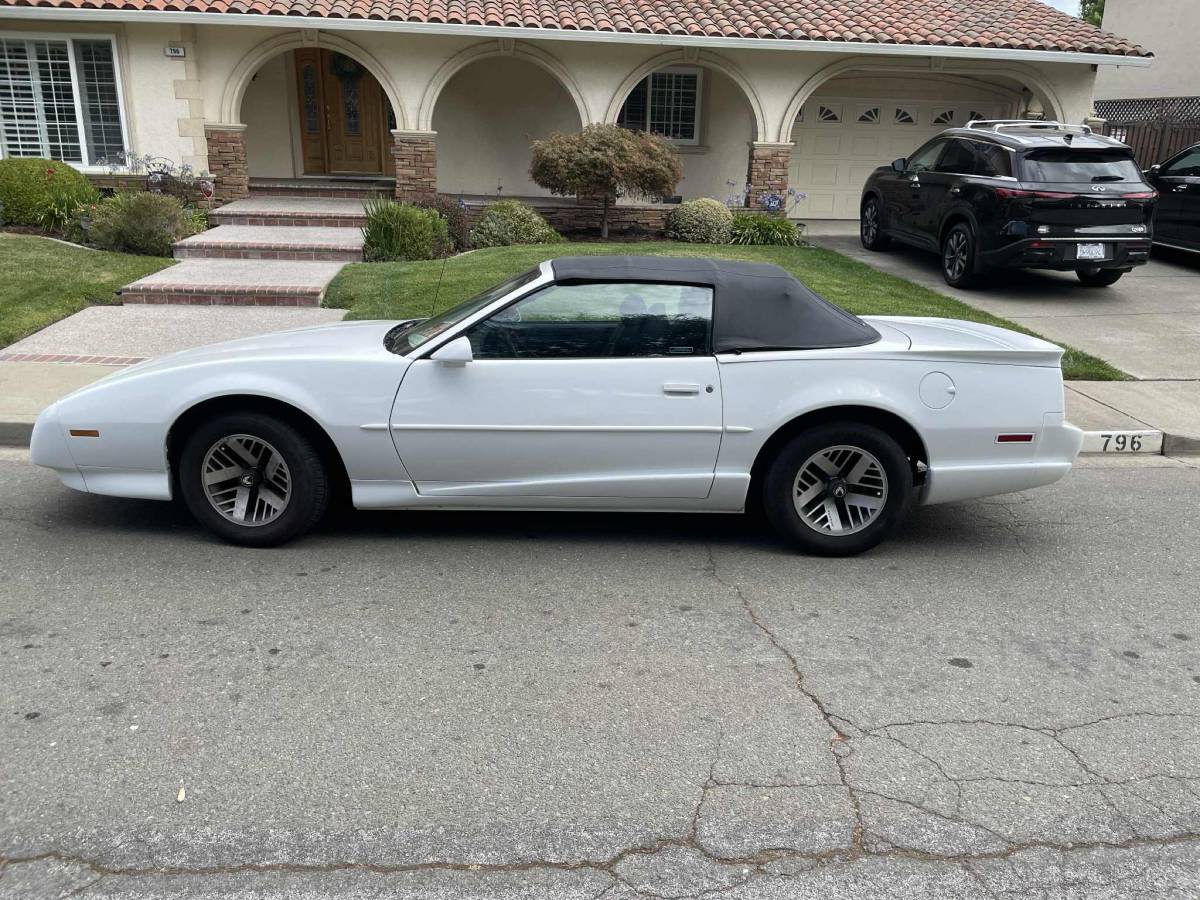 Pontiac-firebird-1991-white-6