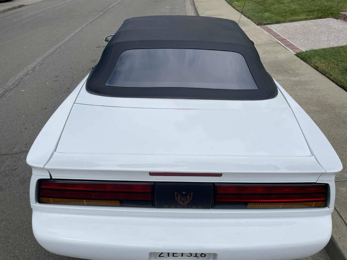 Pontiac-firebird-1991-white-7