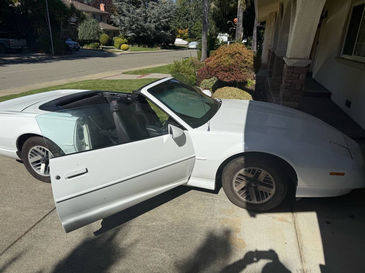 Pontiac-firebird-1991-white-9