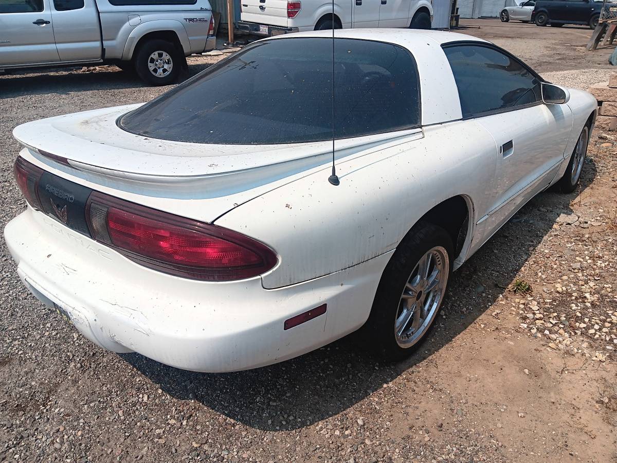 Pontiac-firebird-1995-white-1