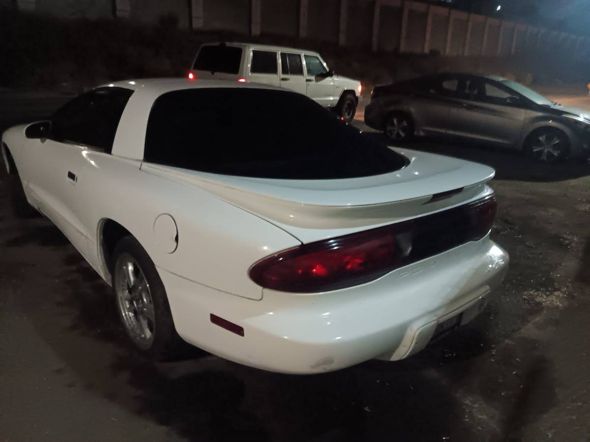 Pontiac-firebird-1995-white-4