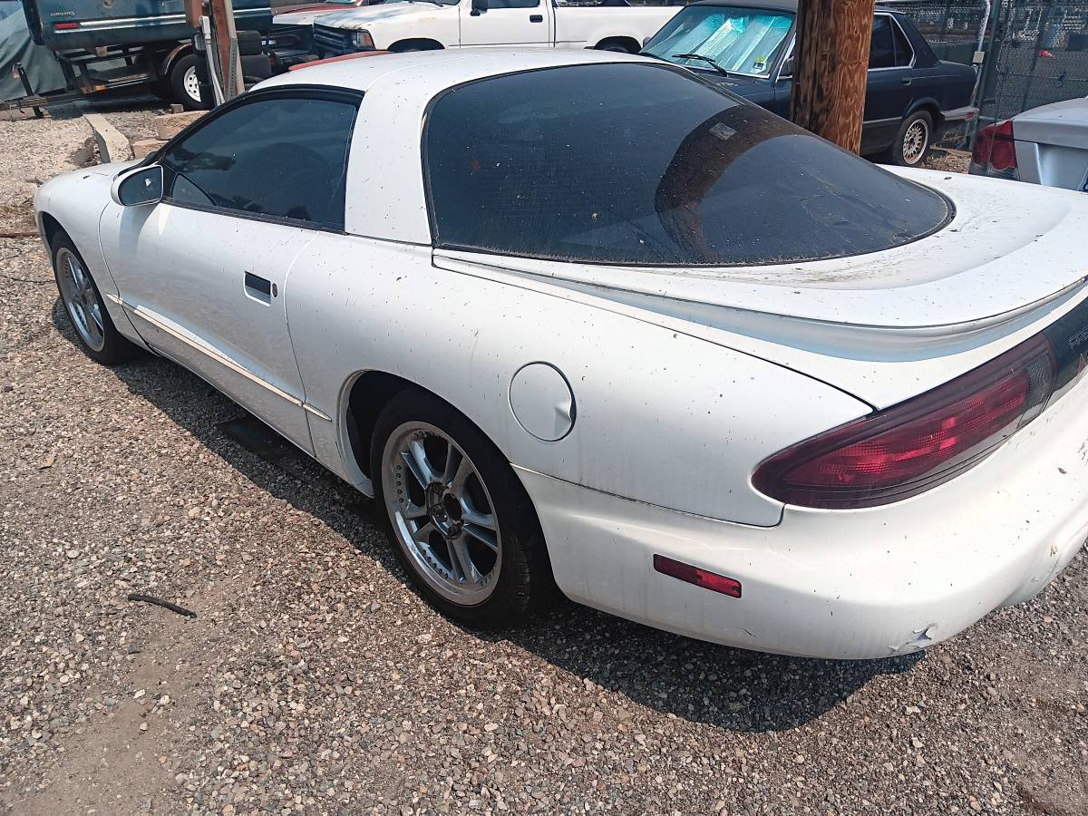 Pontiac-firebird-1995-white