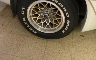 Pontiac-firebird-trans-am-1980-white-10