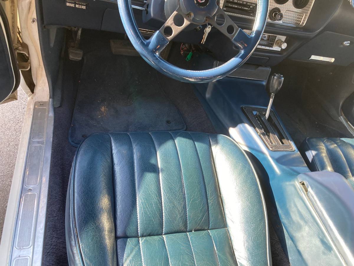 Pontiac-firebird-trans-am-1980-white-12