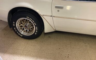 Pontiac-firebird-trans-am-1980-white-8