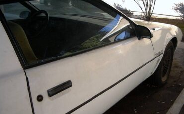 Pontiac-firebird-trans-am-1982-white-2