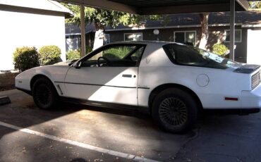 Pontiac-firebird-trans-am-1982-white-3