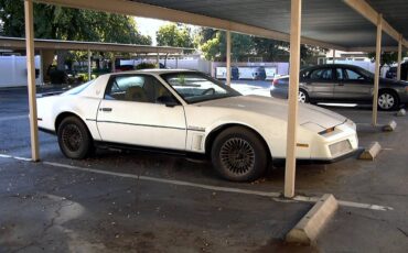 Pontiac-firebird-trans-am-1982-white