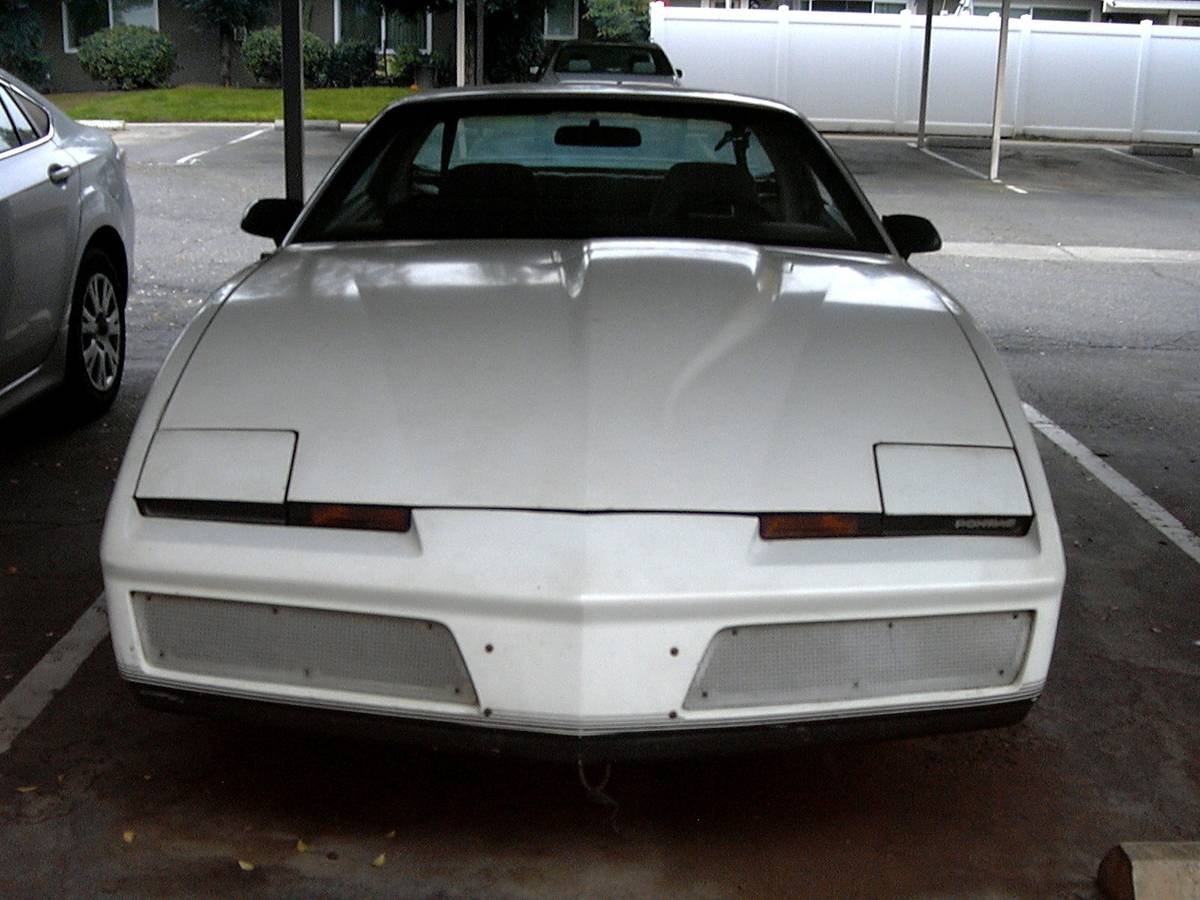 Pontiac-firebird-trans-am-1982-white-4
