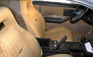 Pontiac-firebird-trans-am-1982-white-6