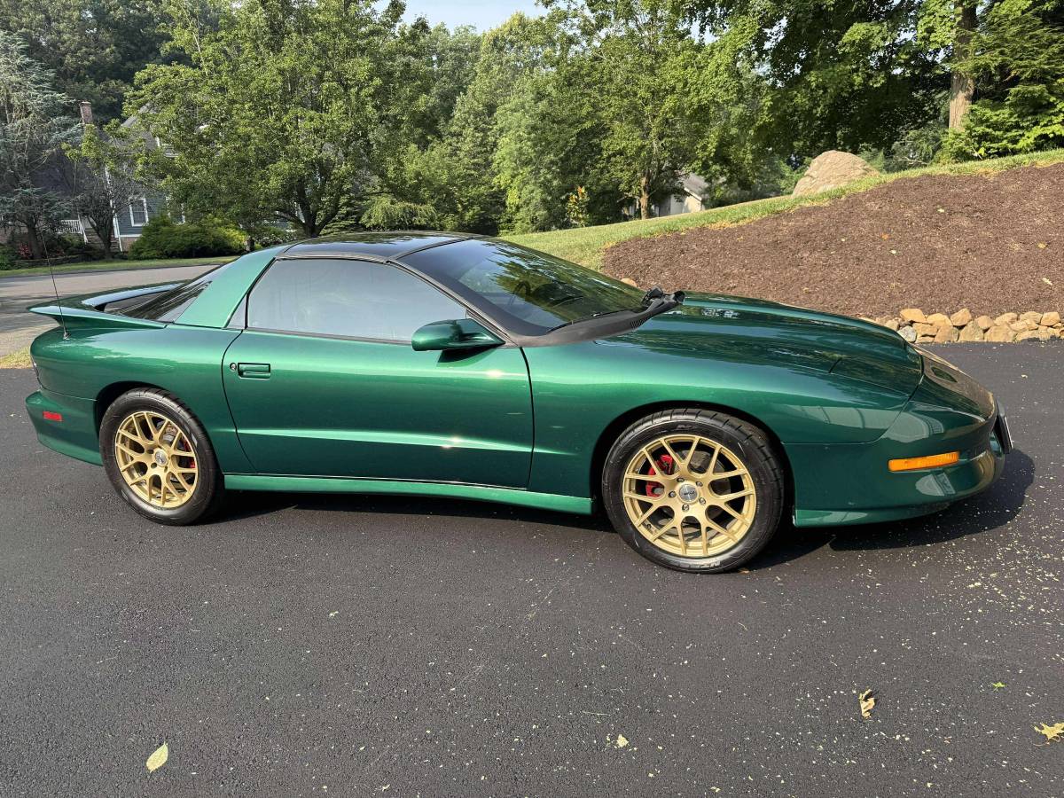 Pontiac-firebird-trans-am-1993-green