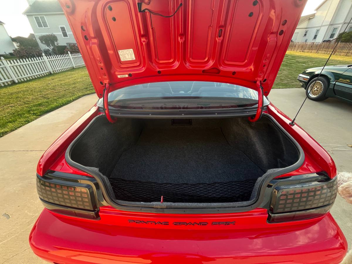 Pontiac-grand-prix-1996-red-12