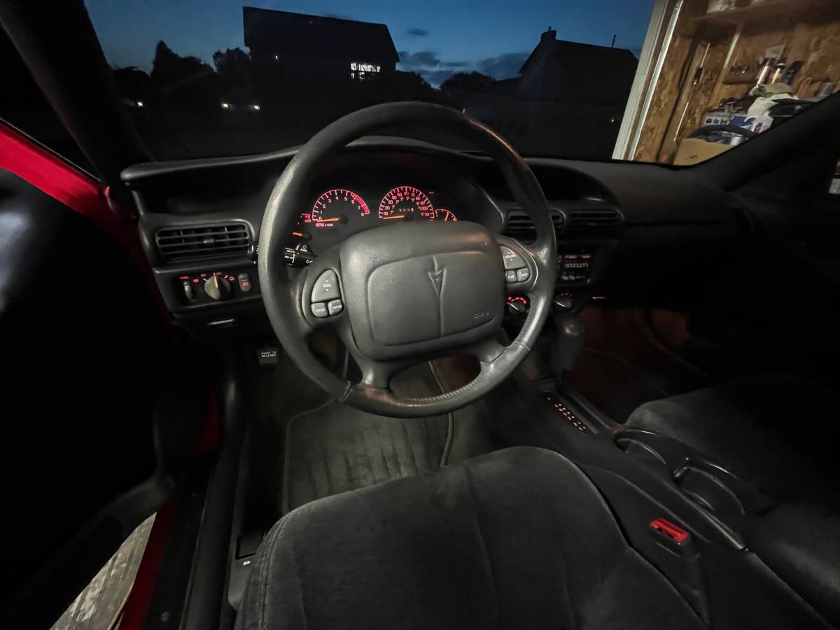 Pontiac-grand-prix-1996-red-13
