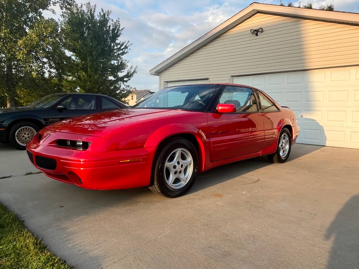 Pontiac-grand-prix-1996-red-2