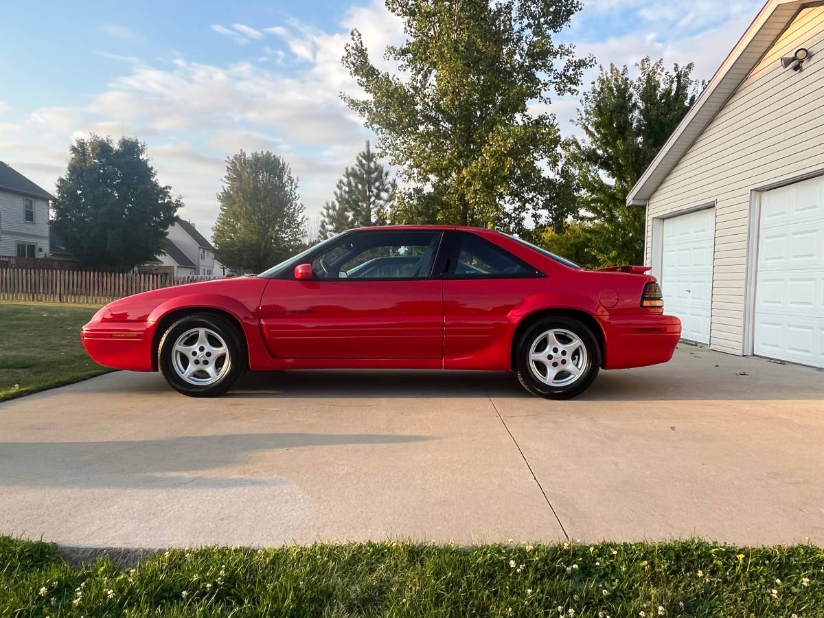 Pontiac-grand-prix-1996-red-24
