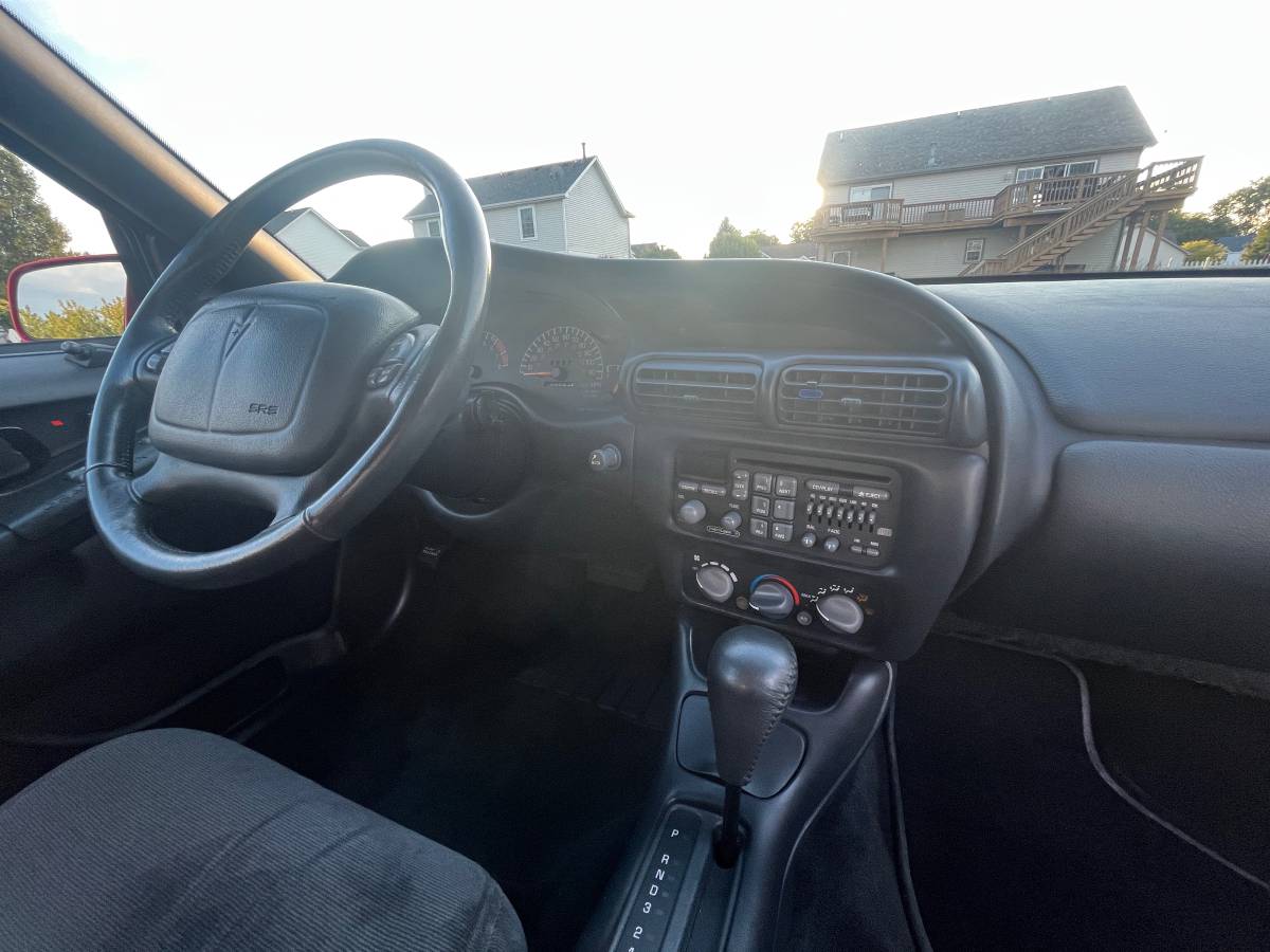 Pontiac-grand-prix-1996-red-26