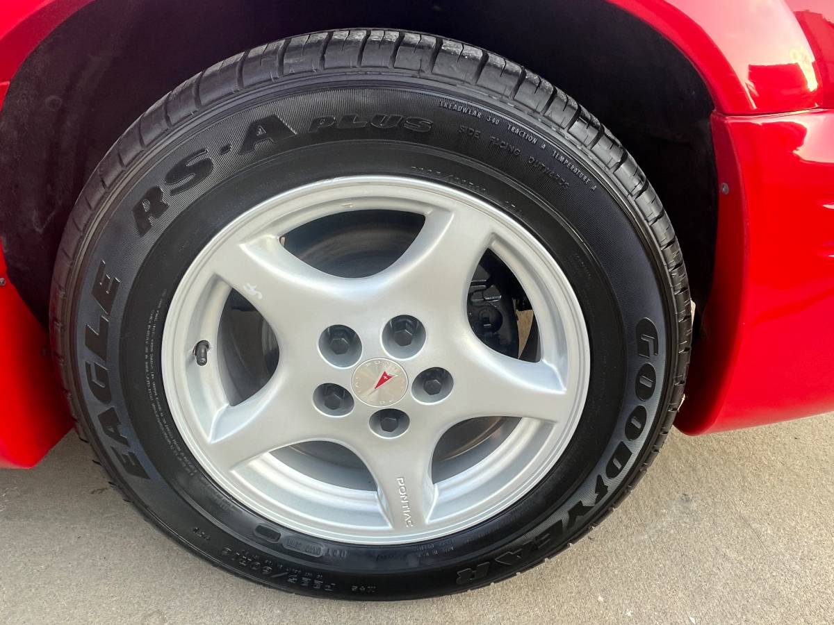 Pontiac-grand-prix-1996-red-34