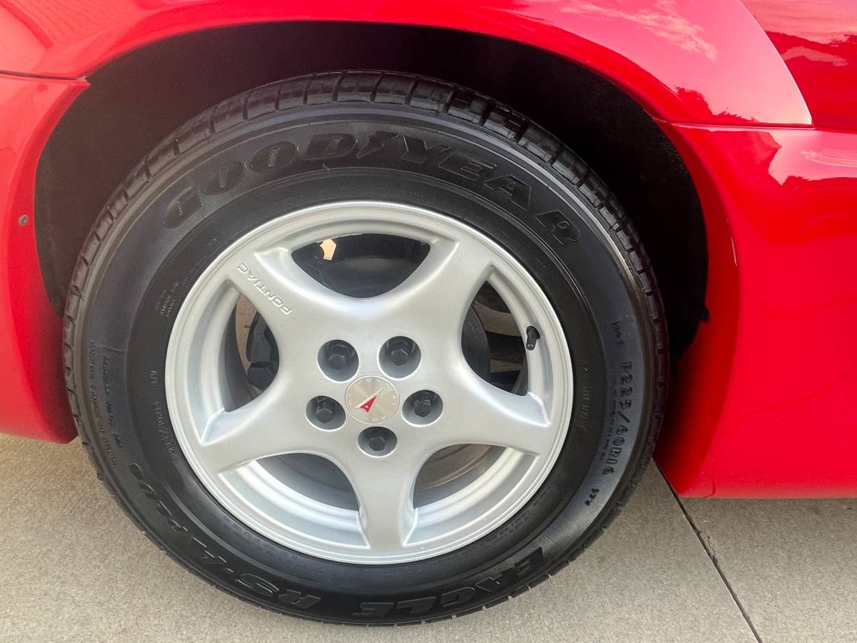Pontiac-grand-prix-1996-red-35