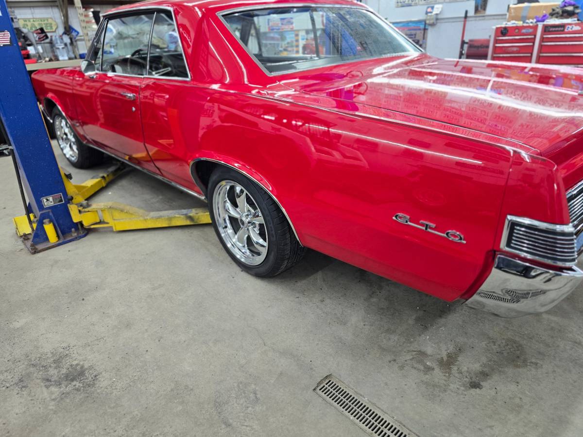 Pontiac-gto-1965-red-5